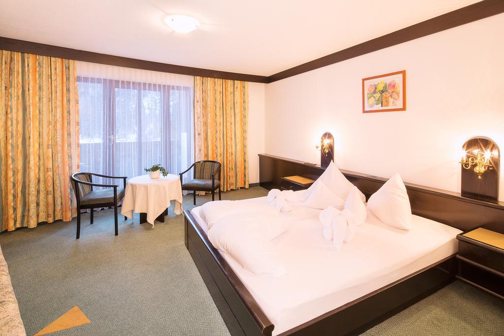 Hotel Neue Burg Nauders Quarto foto
